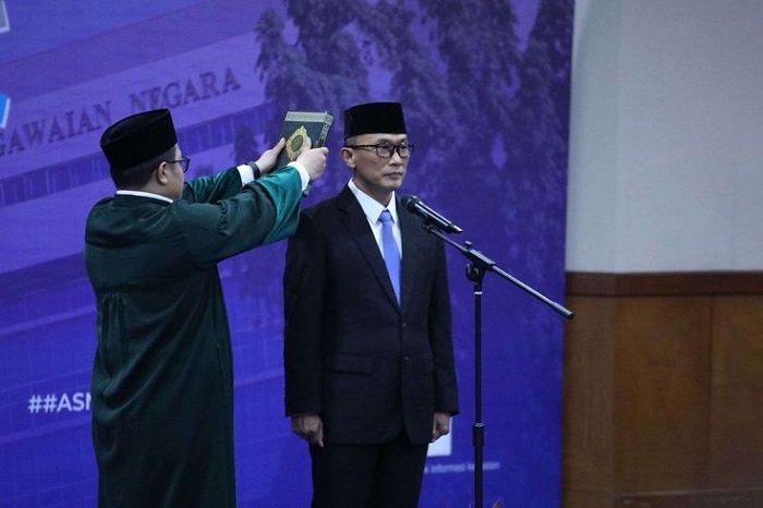 Zudan Arif Fakrulloh saat dilantik sebagai Kepala Badan Kepegawaian Negara (BKN).