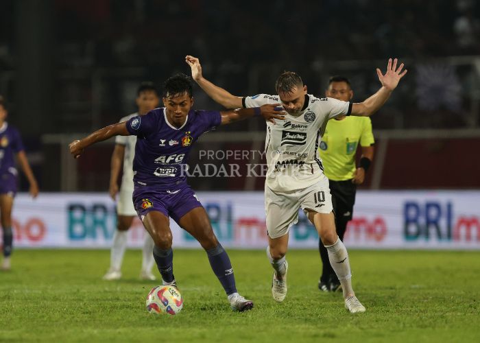 Persik Kediri vs Persija Jakarta.