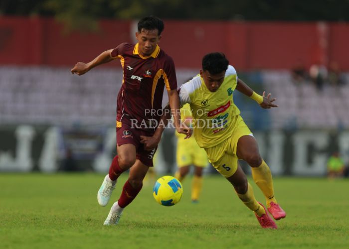 Inter Kediri versus Pesik Kuningan di Liga 4.