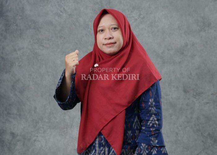 Dr. Ika Santia, M.Pd, Ketua Lembaga Penelitian dan Pengabdian Kepada Masyarakat (LPPM) dan Dosen Pendidikan Matematika UNP Kediri