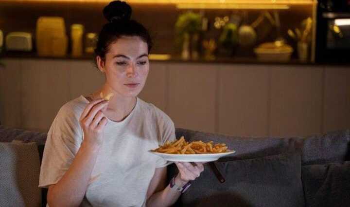 Bahaya! Inilah Alasan Mengapa Tidak Boleh Makan Tengah Malam