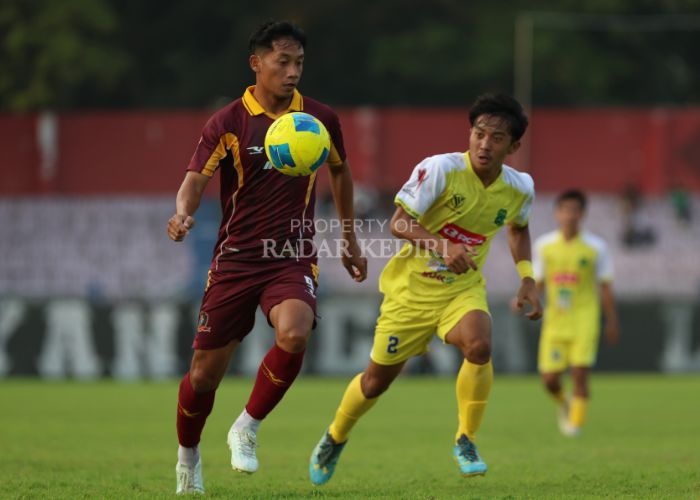 Pemain Inter Kediri saat melawan Pesik Kuninga.