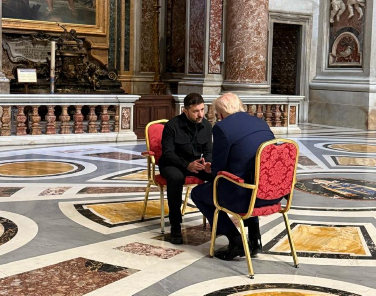 Trump dan Zelensky bertemu di Vatikan