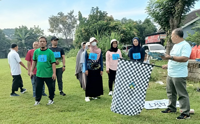 pemeriksaan kebugaran jemaah haji yang dilakukan oleh petugas dari sejumlah puskesmas.
