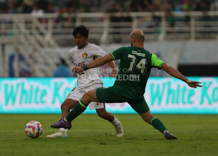 Riyatno Abiyoso saat Persik menghadapi Persebaya.