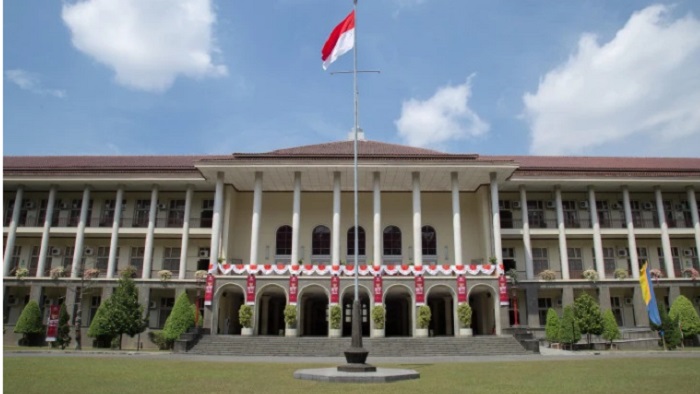UGM, menerima mahasiswa baru jalur mandiri tanpa uang gedung dan UKT