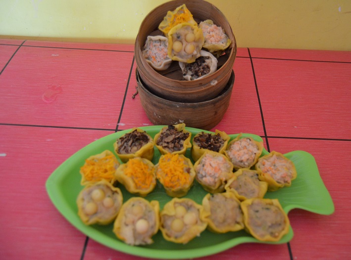 Aneka dimsum dengan harga mulai Rp 2500