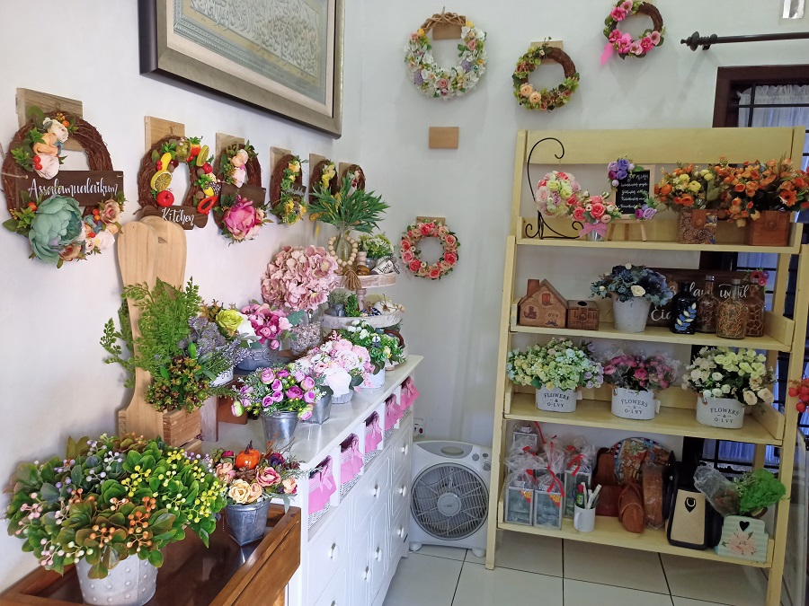 Berbagai Kerajinan Floral Wreath bisa mempercantik tampilan rumah