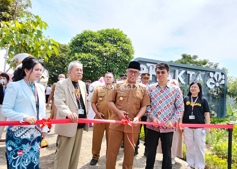 Wakil Wali Kota Kediri Gus Qowim bersama dr David Raditya Soehartono meresmikan Bhakta Health Park, Senin (28/4).