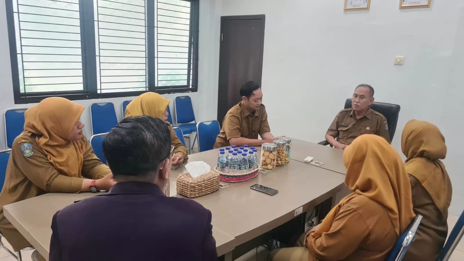 Kepala Dinas Pendidikan Surabaya Yusuf Masruh pastikan pihaknya bertindak tegas terhadap guru yang terlibat kekerasan&nbsp;kepada&nbsp;siswa.