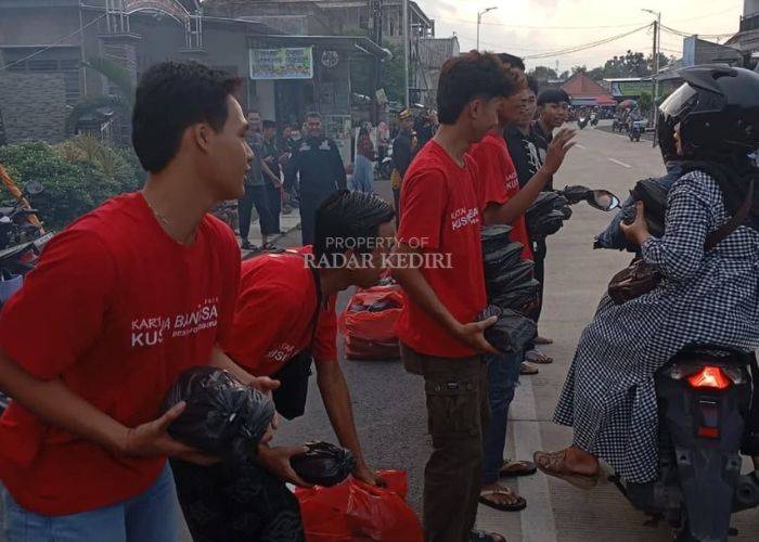 Kegiatan karang taruna di Desa Jongbiru, Kecamatan Gampengrejo.