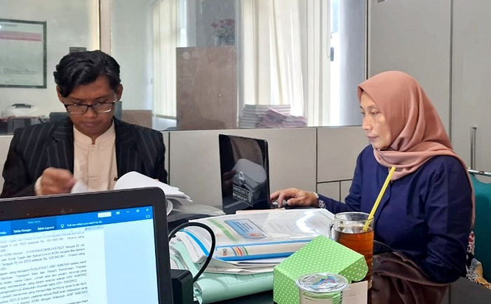 Kejari Kota Kediri tahan Bendahara KONI Kota Kediri.