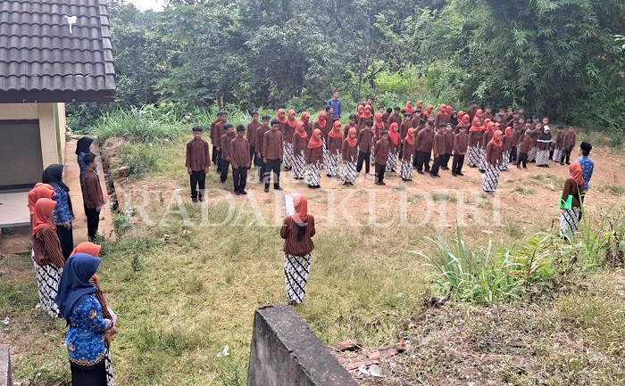SD Negeri Parang 4 di pegunungan.