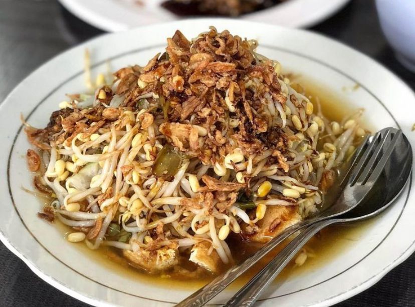 Lontong Balap Jadi Salah Satu Kuliner Legendaris di Surabaya