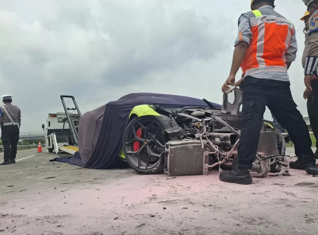 Kondisi mobil Lamborghini setelah mengalami kecelakaan di Tol Jombang-Mojokerto.