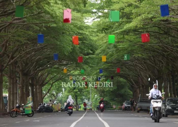 kawasan wisata taman hijau di area SLG Kediri.