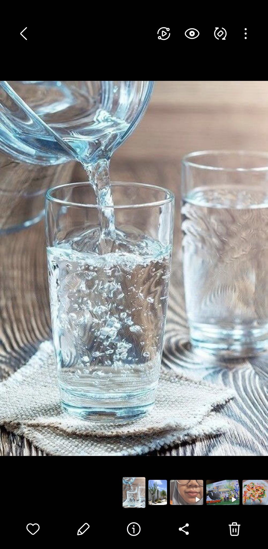 Ilustrasi Air Minum
