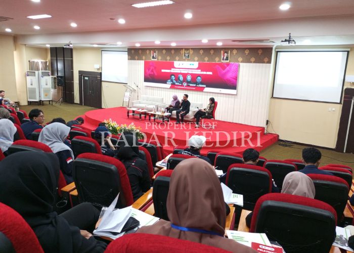 KEMERDEKAAN PERS: Komunitas Pers memperingati world press freedom day di Kediri dengan seminar nasional.