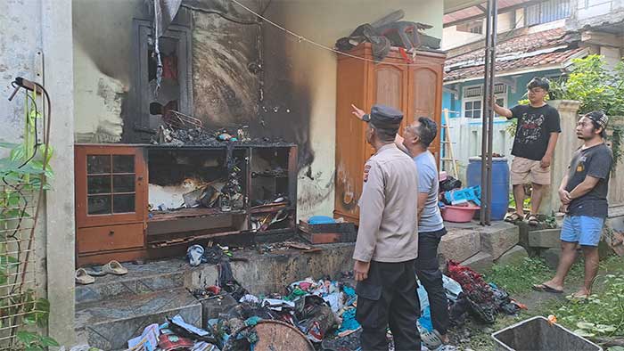Kondisi rumah yang dibakar oleh anak umur 9 tahun