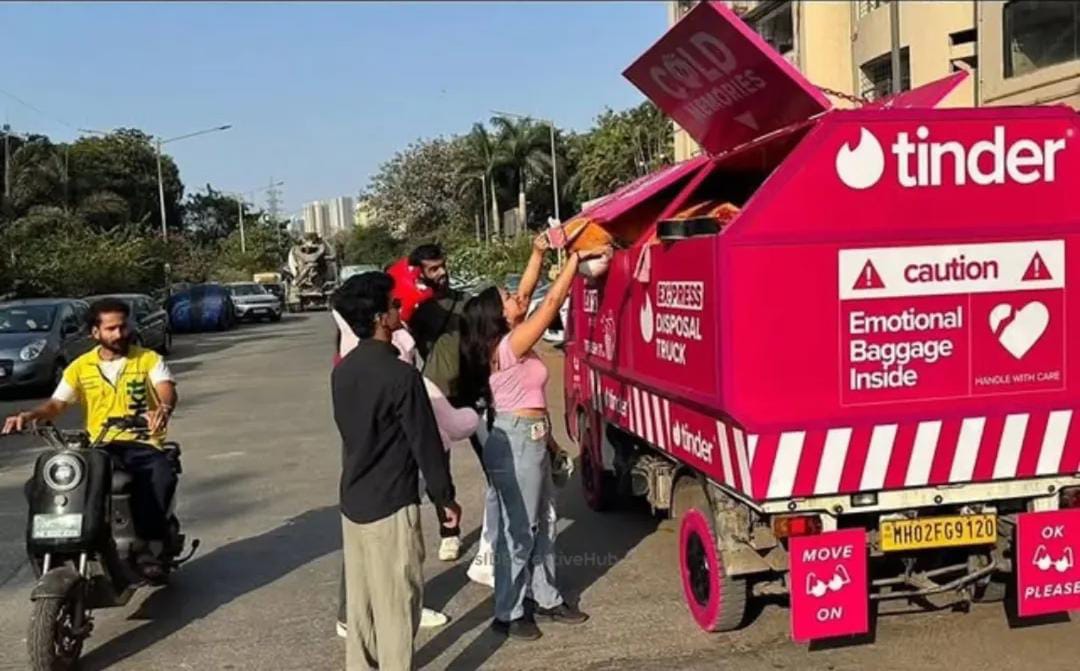Foto Truk Tinder di jalanan Mumbai, India
