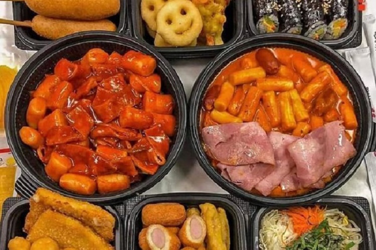 Hindari Makan Ini Saat Malam Hari Kalau Tidak Mau Berat Badanmu Naik. Apa Saja