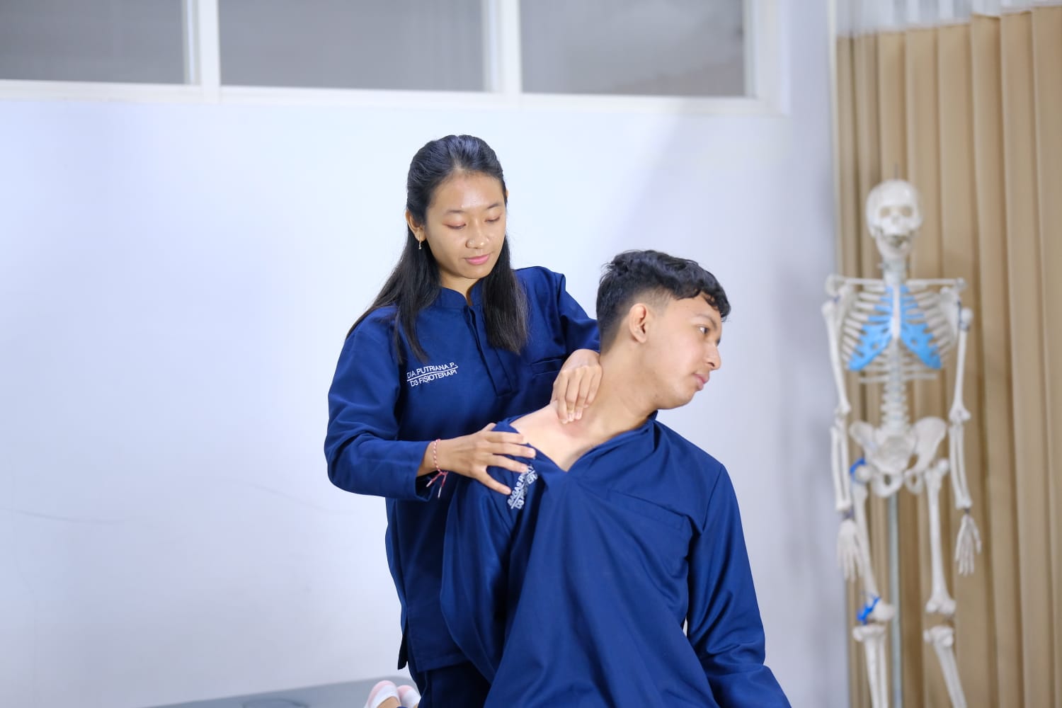 Prodi S1 Fisioterapi memiliki dua cabang keunggulan di bidang fisioterapi neuromusculoskeletal dan wellness.