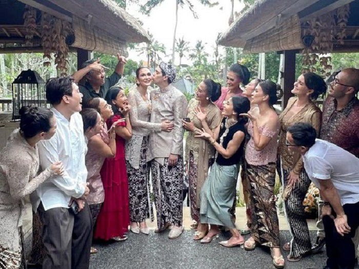 Luna Maya resmi menikah di Bali.