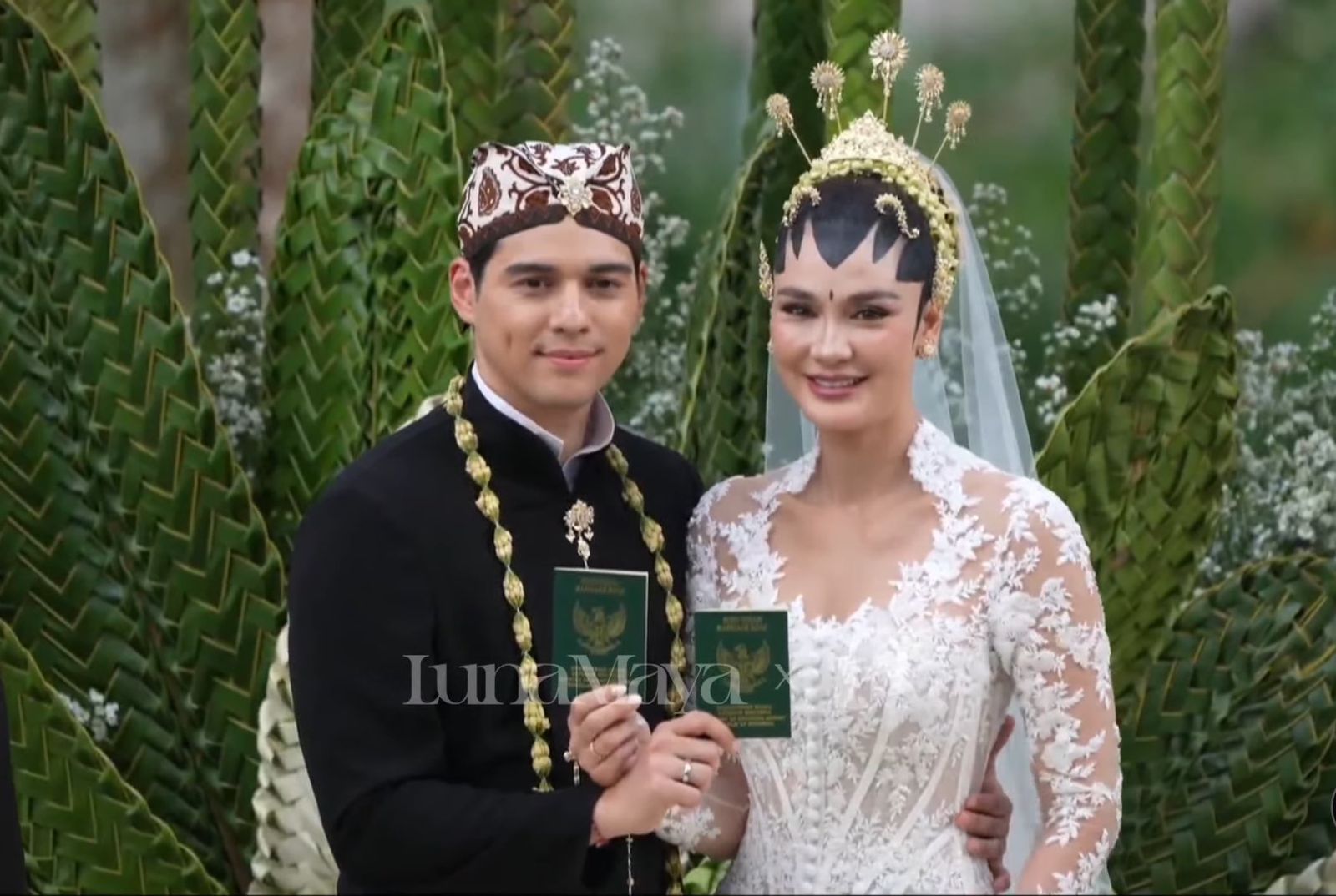 Luna Maya dan Maxime resmi menikah di Bali.