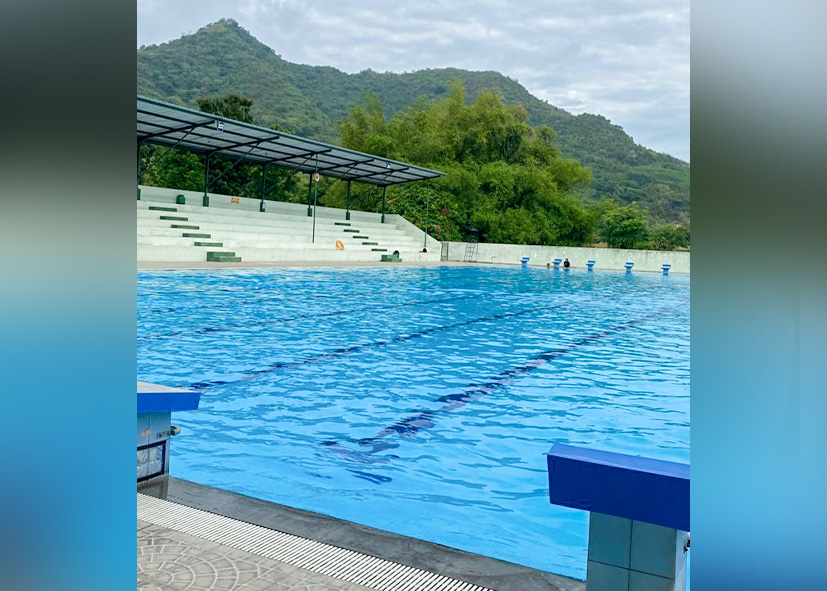Kolam renang yang menjadi tempat untuk berolahraga.