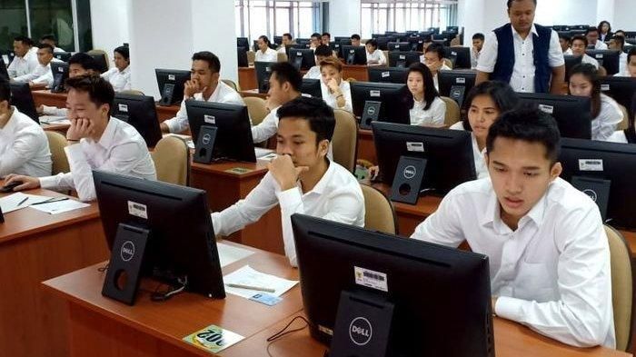 peserta CPNS saat sedang tes