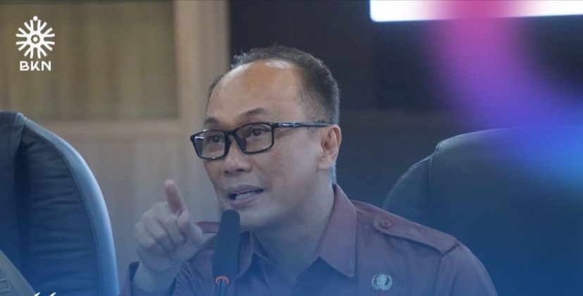 BKN mengonfirmasi bahwa saat ini hanya tiga kategori PNS yang telah disahkan memiliki batas usia pensiun hingga 70 tahun.