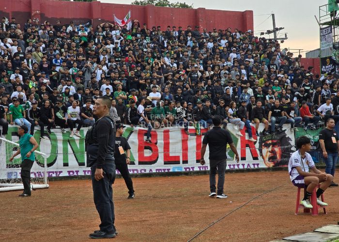 Bonekmania saat away ke markas Persik Kediri.