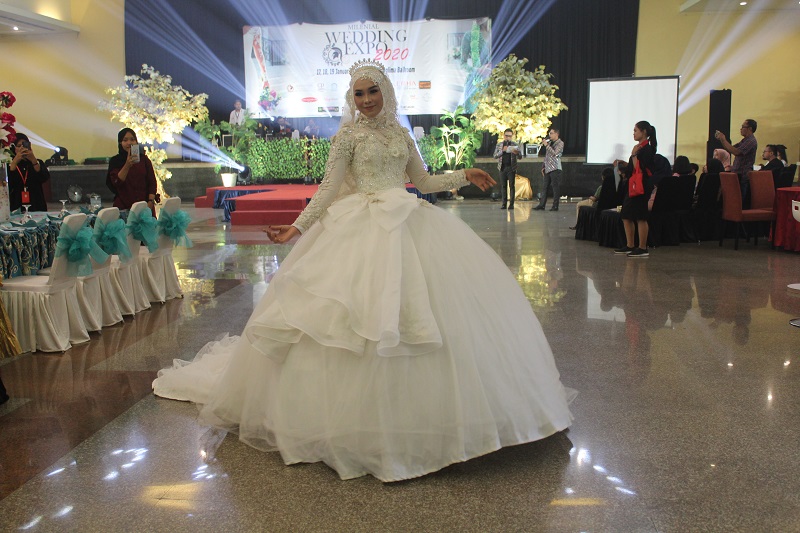 Ball Gown nuansa putih masih menjadi tren gaun pernikahan