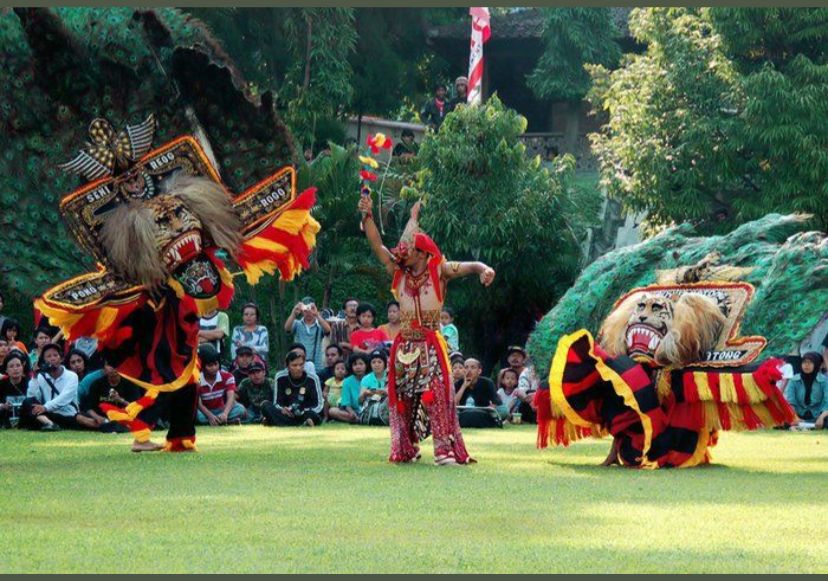 Reog Ponorogo salah satu ikon seni di Jawa Timur.