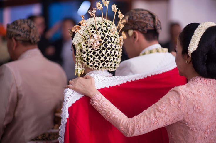 Ilustrasi pasangan pengantin.
