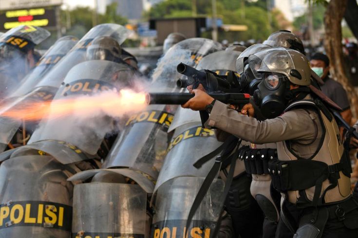 Perbandingan gaji polisi 2025.