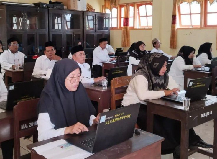 Ilustrasi foto tenaga honorer menjalani tes PPPK.
