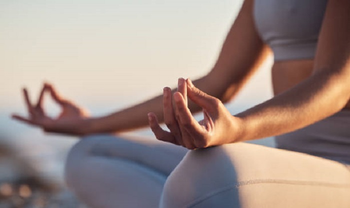 Olah raga Yoga punya banyak manfaat.