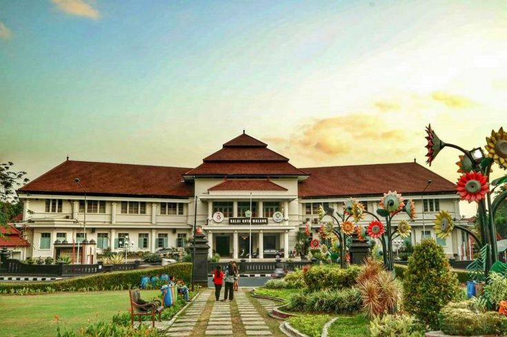 Balai Kota Malang.