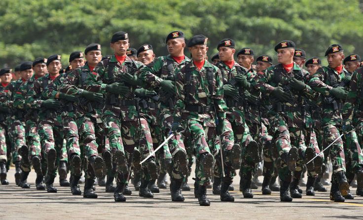 Kumpulan TNI sedang Berkumpul Bersama