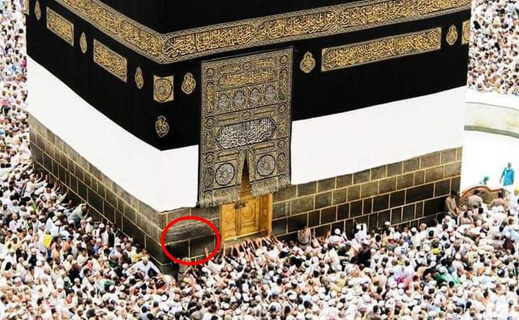 Multazam, salah satu tempat mustajab di Masjidil Haram, Makkah.
