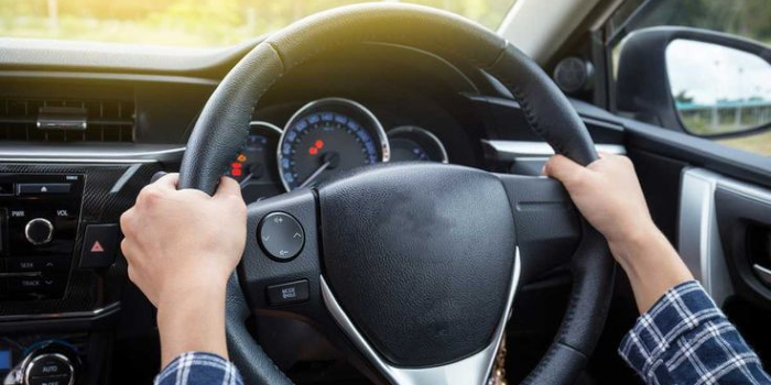 Setir Mobil Di Sebelah Kanan