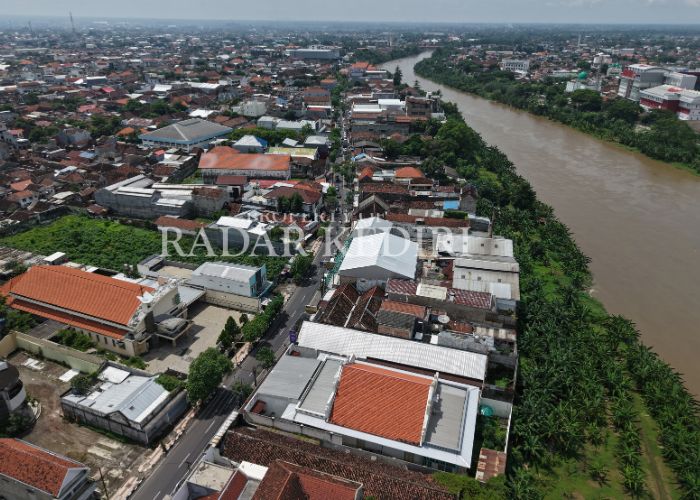 SIMBOL KESUBURAN: Sungai Brantas membelah Kediri menjadi dua wilayah. Dulu Brantas menjadi jalur perdagangan.