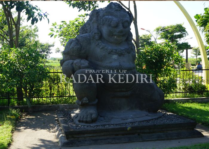 SAKSI BISU: Arca Totok Kerot bekas peninggalan sejarah yang kini berada di Desa Bulupasar, Pagu.