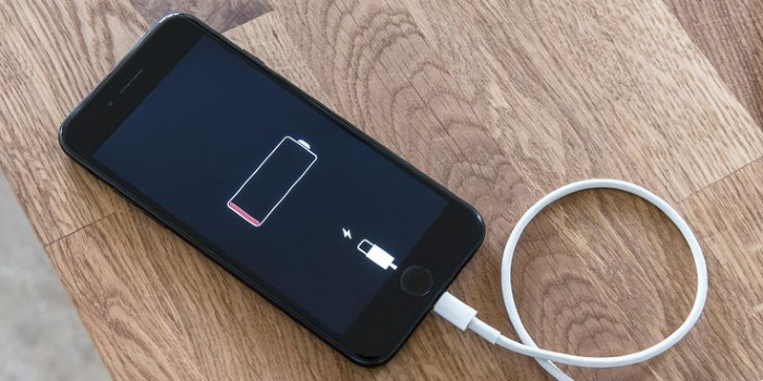 Mengisi Daya Baterai Handphone