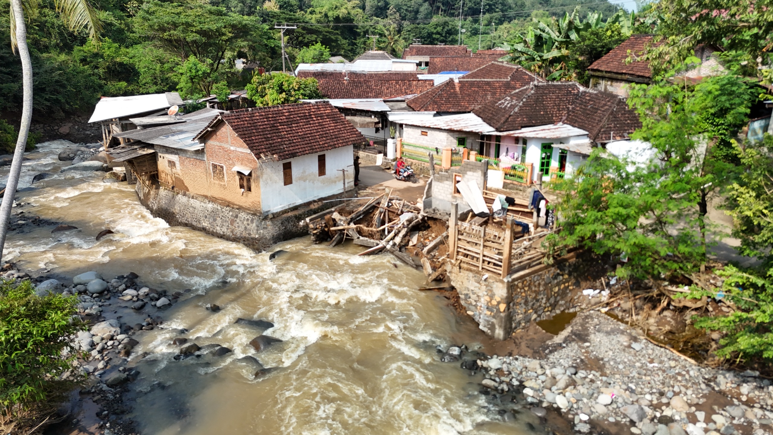 Lokasi bencana longsor dan banjir di Mojo Kediri.