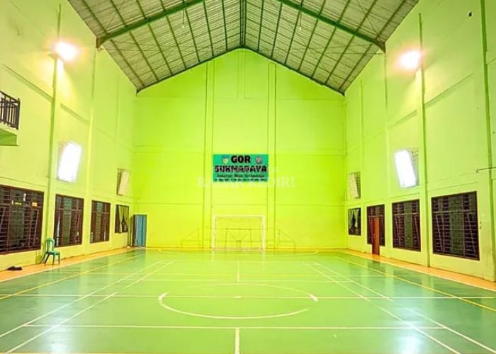 Gedung olahraga di Desa Sukorejo, Gurah, Kediri.