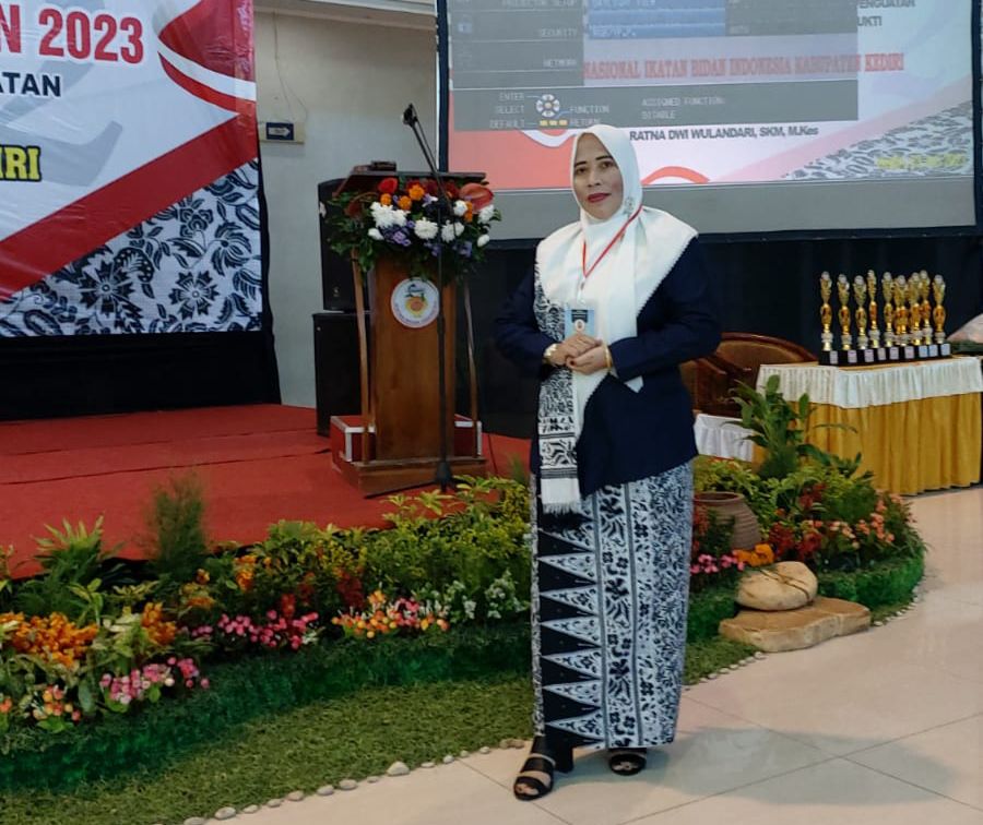 Sosok Ketua IBI Kabupaten Kediri Hj. Farida Hidayati, S.ST.Bd., M.Kes.