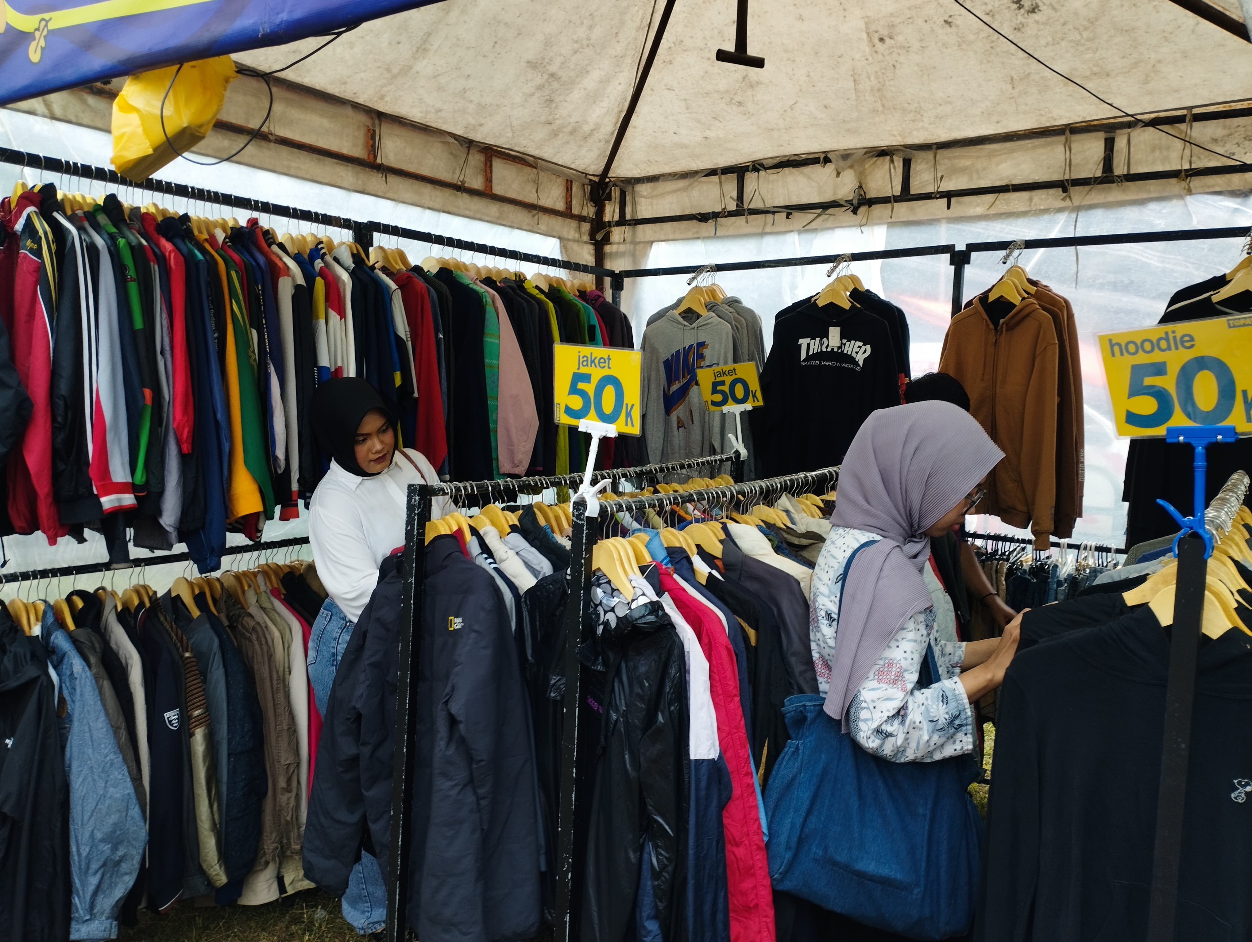 Thrifting sangat digemari gen Z.