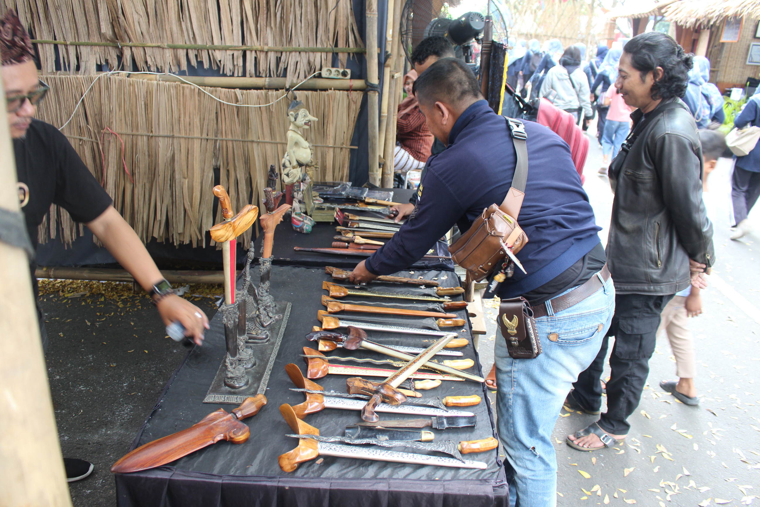 Foto : Keris dan barang antik ramaikan Festival Kuno Kini.